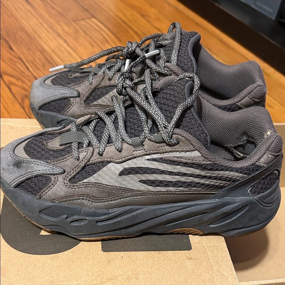 Yeezy Men's Shoes in Black and Gray